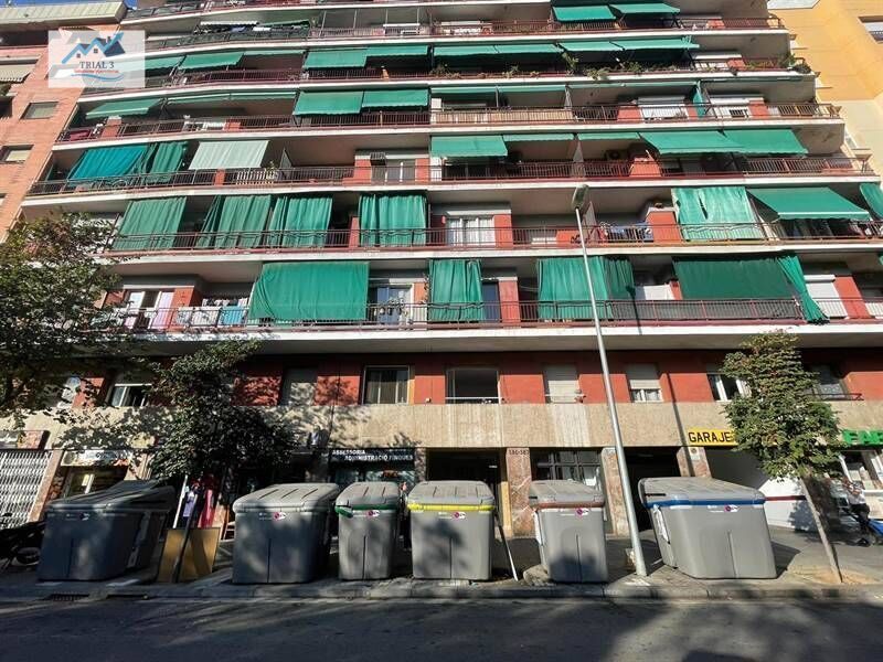 Vista exterior de Pis en venda en  Barcelona Capital amb Balcó