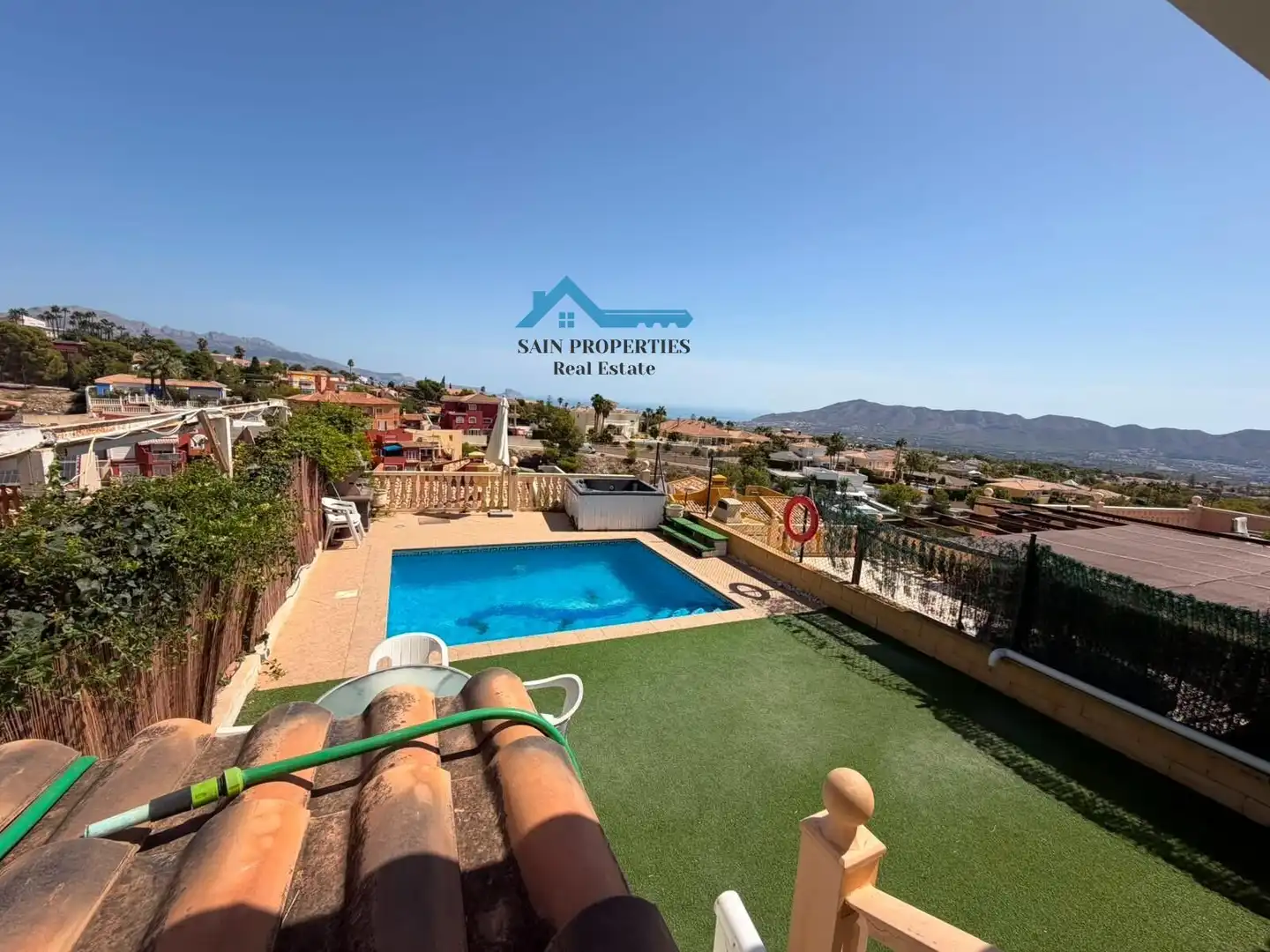 Casa aparellada amb terrassa en venda a Coloma, imagen 2