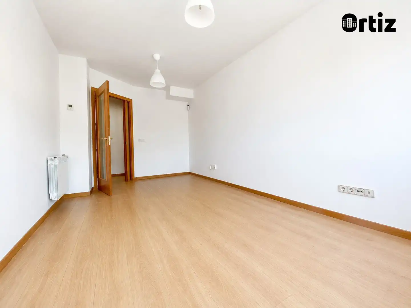 Schlafzimmer von Dachboden zum Verkauf in Alovera mit Heizung, Terrasse und Abstellraum