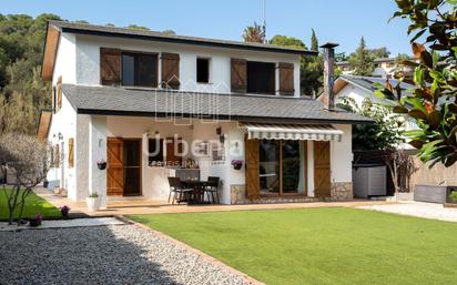 Vista exterior de Casa o xalet en venda en Sant Iscle de Vallalta amb Calefacció i Jardí privat