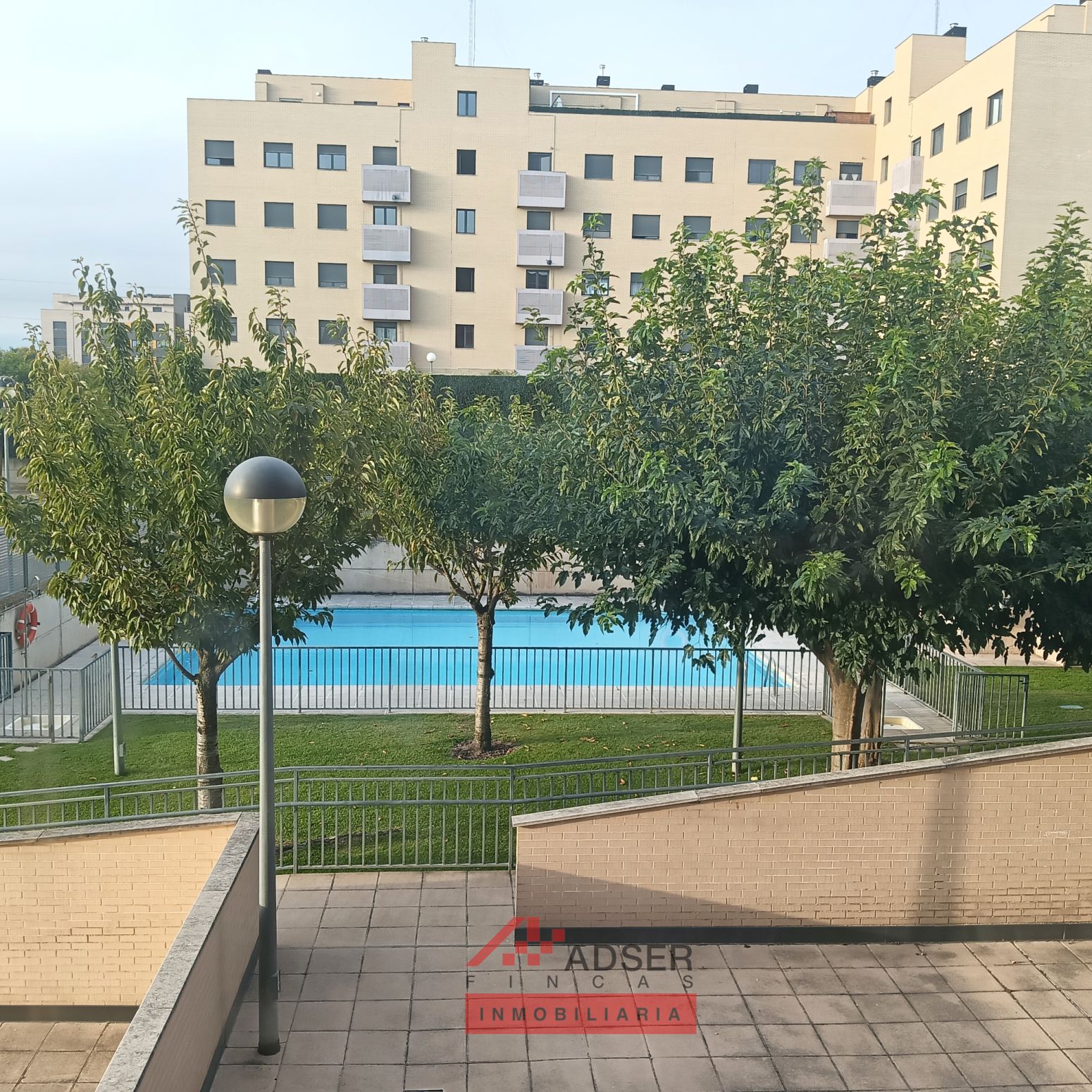 Piscina de Oficina en venda en Lardero amb Calefacció