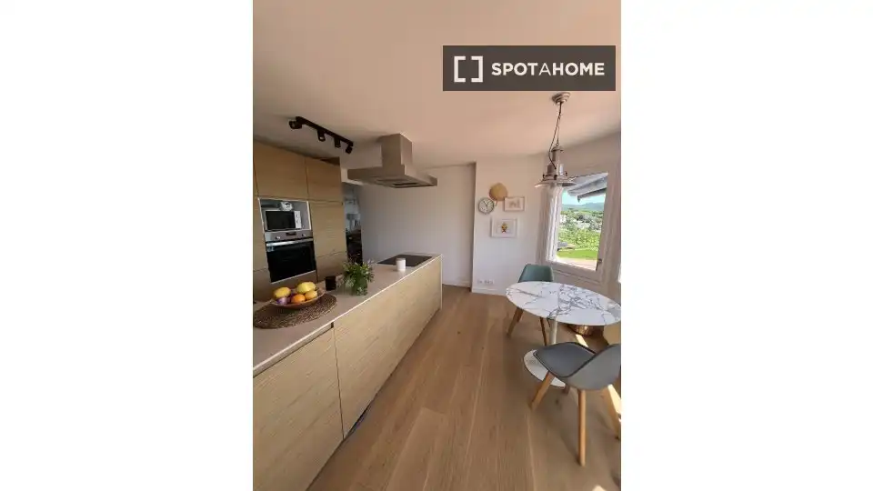 Cocina de Piso para compartir en Alella con Aire acondicionado, Calefacción y Amueblado