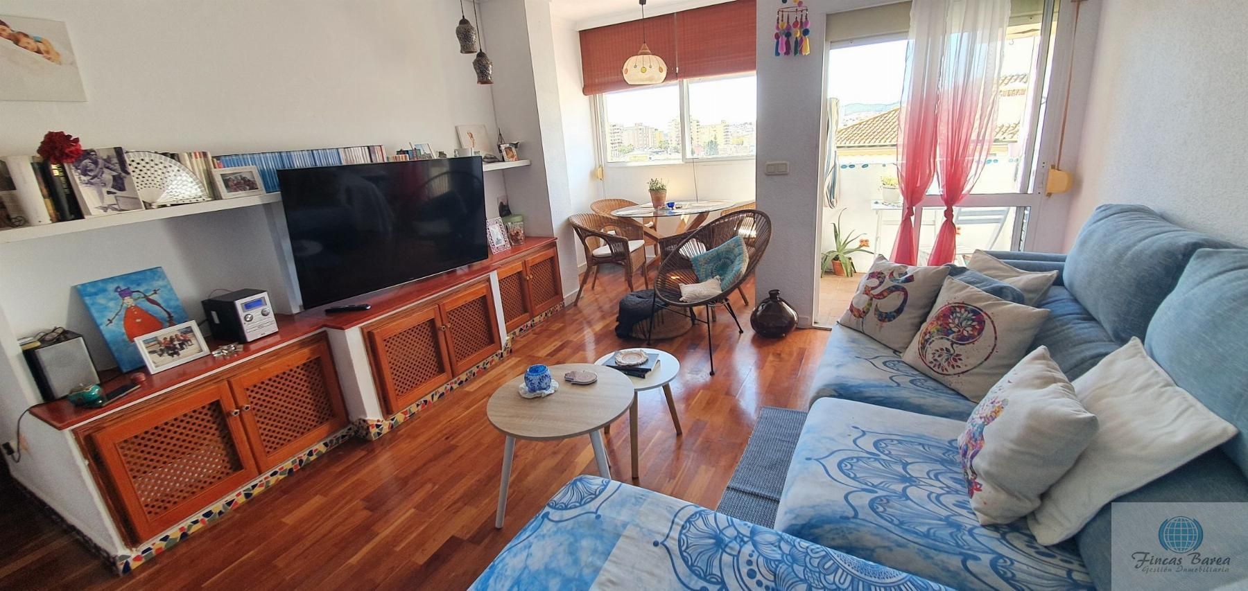 Sala d'estar de Pis en venda en Fuengirola amb Aire condicionat, Parquet i Terrassa