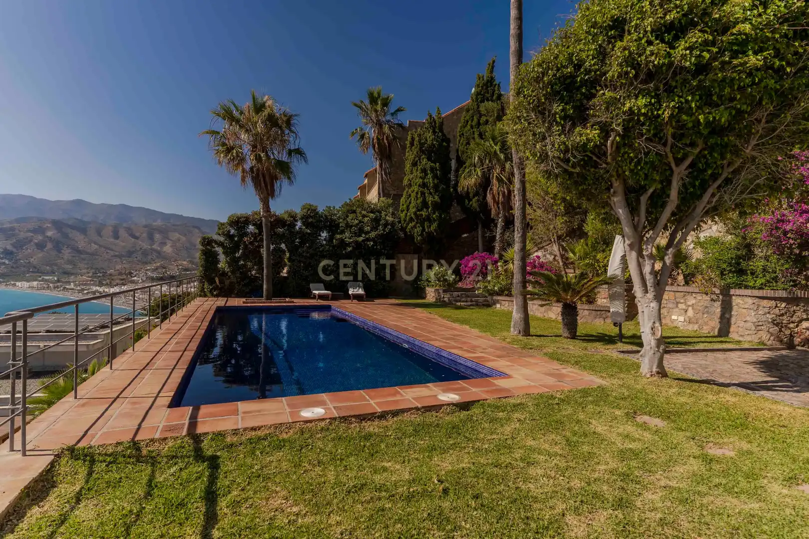 Garden of Houses for sale in Almuñécar  with Air Conditioner, Private garden and Storage room