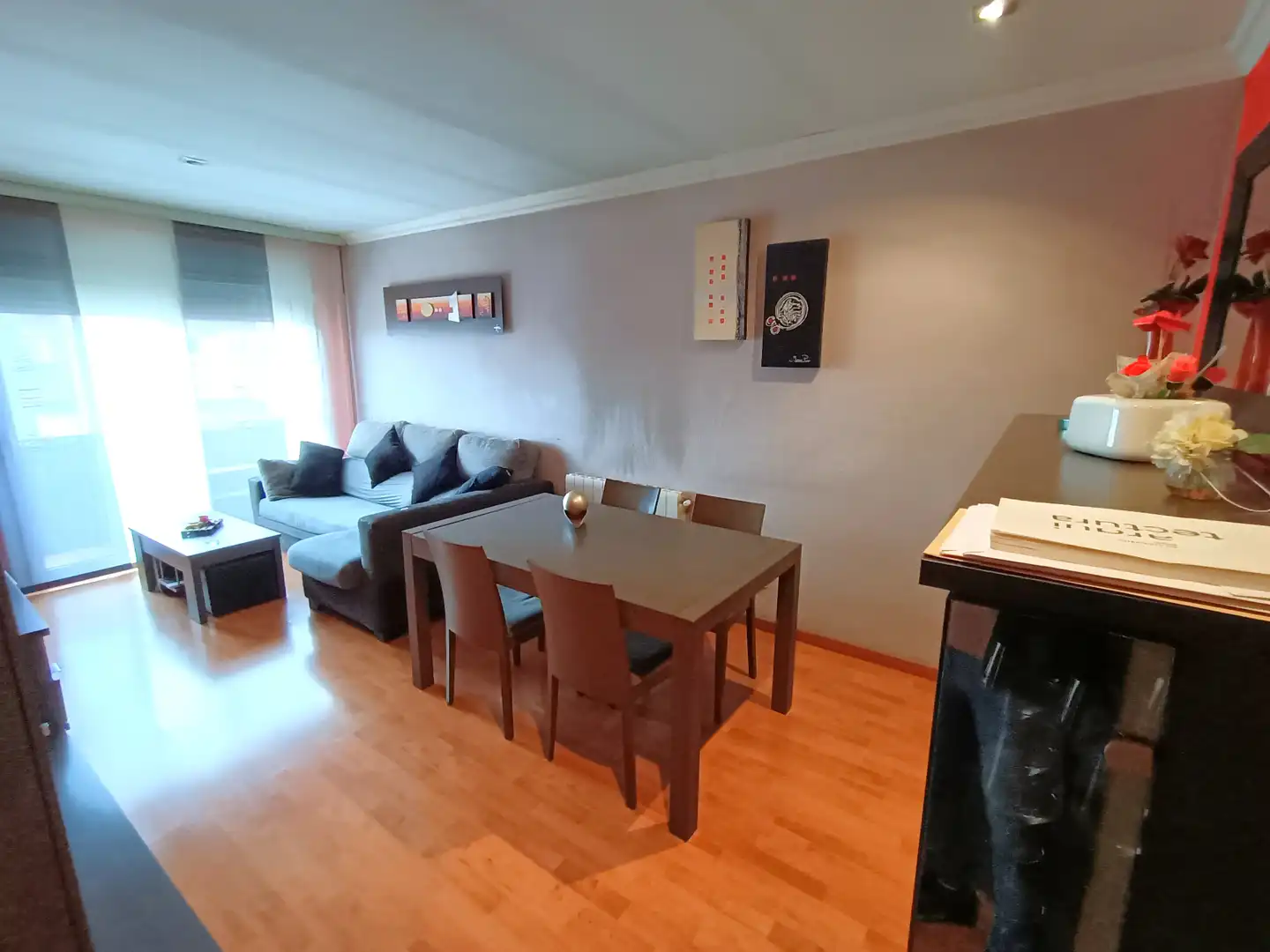 Wohnzimmer von Wohnung zum Verkauf in Manlleu mit Klimaanlage, Heizung und Parkett