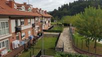 Vista exterior de Àtic en venda en Castañeda amb Calefacció, Traster i Balcó