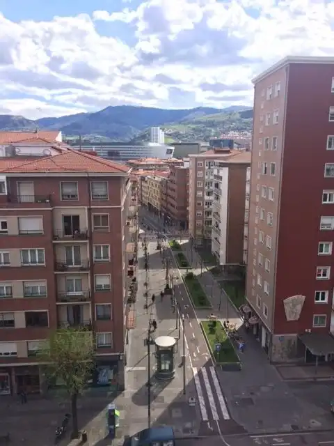 Vista exterior de Pis de lloguer en Bilbao  amb Calefacció i Microones