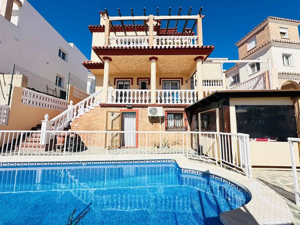 Villa con piscina in vendita a Torre del Mar, imagen 2