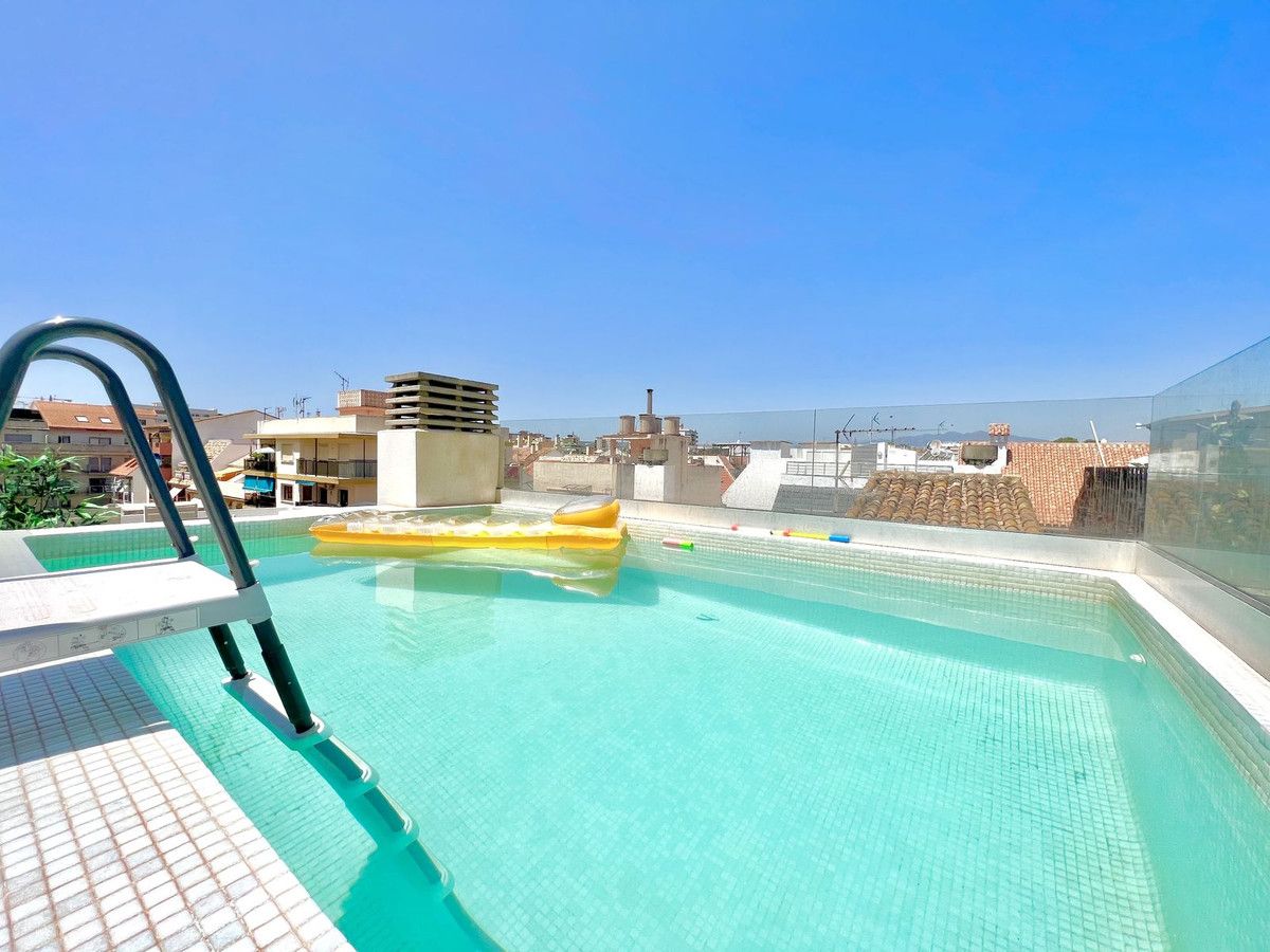 Swimming pool of Attic for sale in Fuengirola  with Air Conditioner, Furnished and Internet