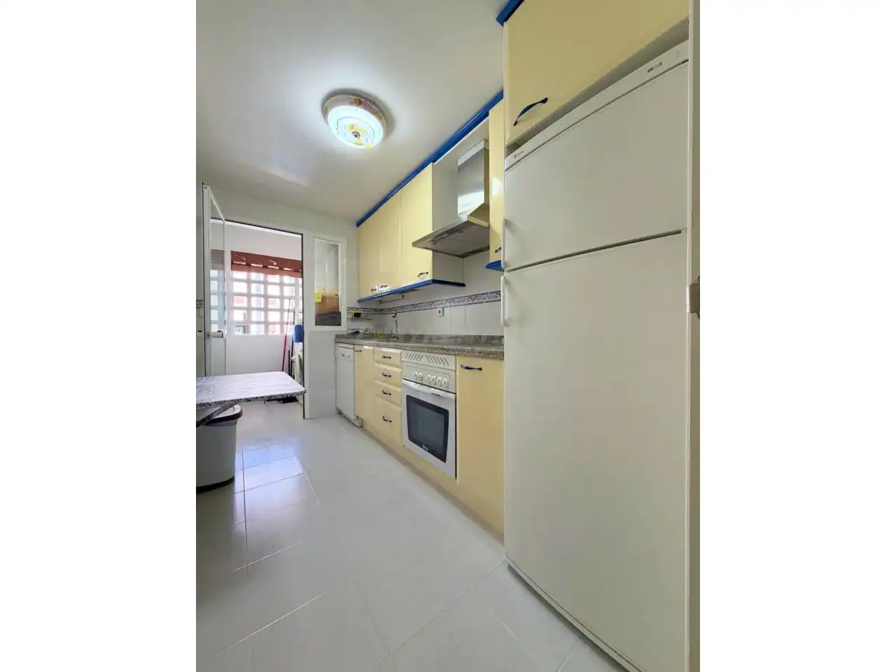 Cocina de Apartamento de alquiler en Manilva con Terraza, Amueblado y Alarma
