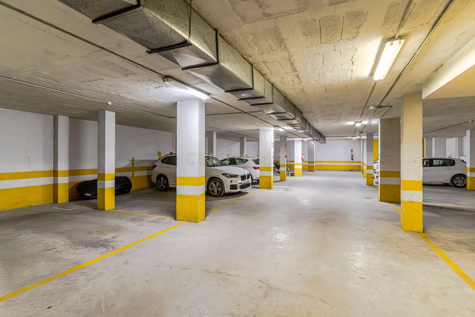 Parking de Apartamento en venta en Vélez de Benaudalla con Aire acondicionado, Trastero y Piscina