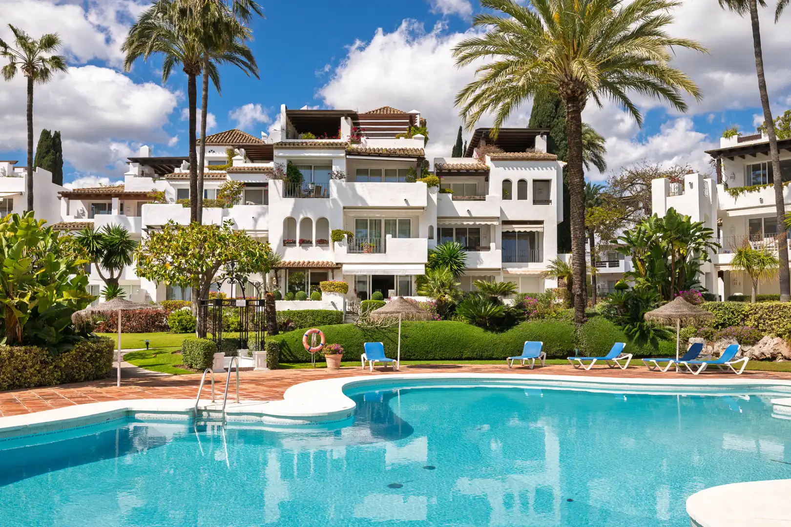 Exterior view of Ground floor for sale in Estepona  with Air Conditioner, Terrace and Swimming Pool