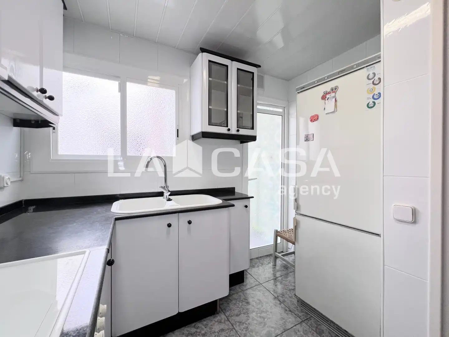 Küche von Wohnung zum Verkauf in Badalona mit Balkon