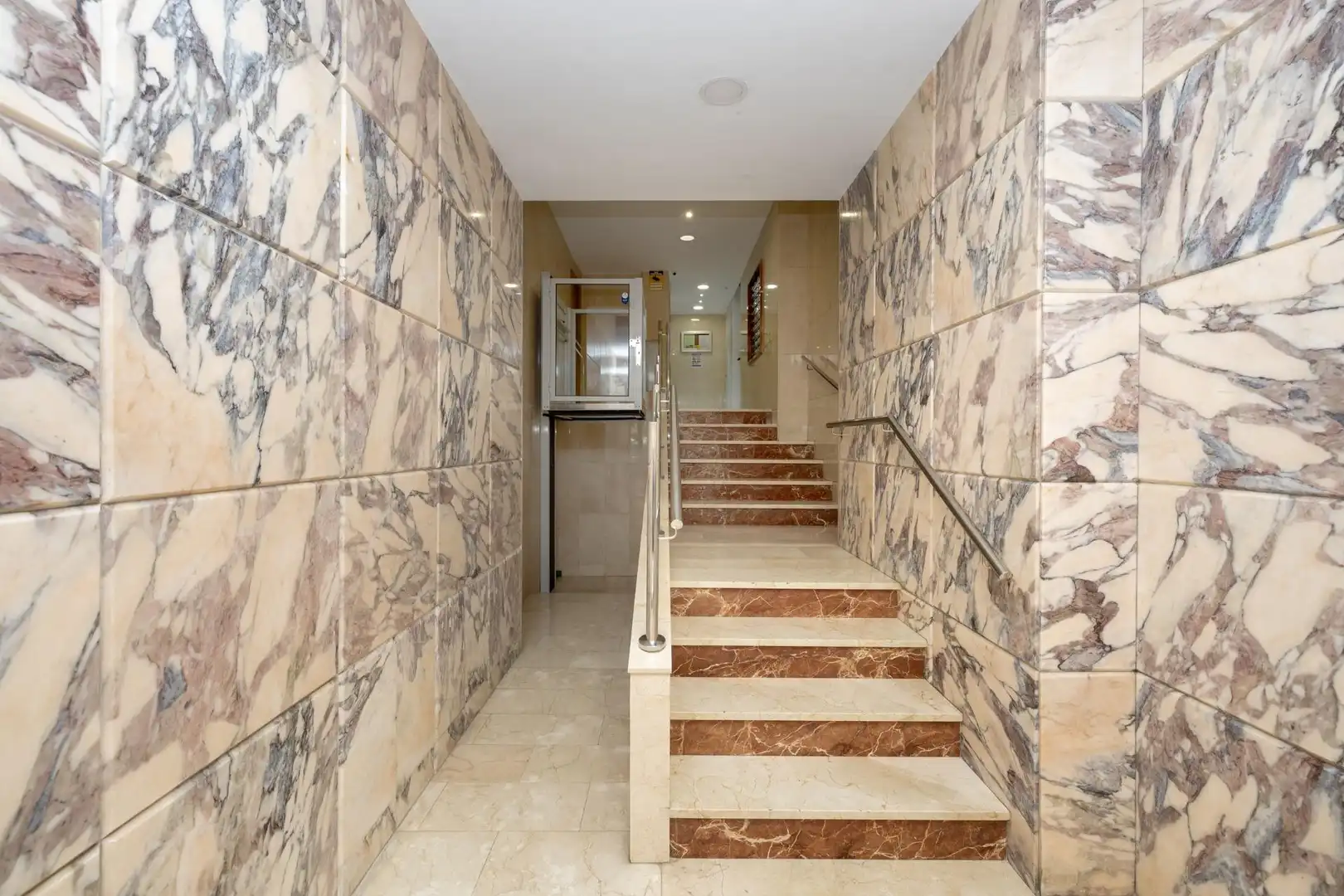 Wohnung zum Verkauf in Granada mit Terrasse und Möbliert