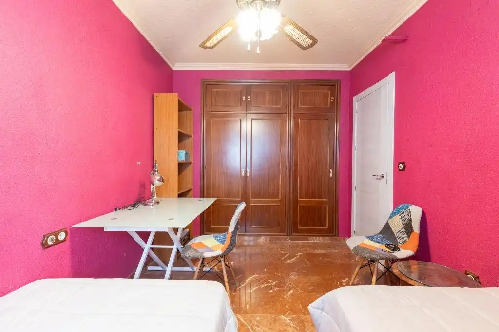 Habitación de Casa o chalet en venta en Granada con Terraza y Piscina comunitaria