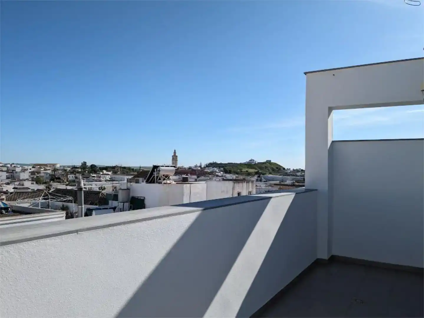 Terrassa de Casa adosada en venda en Lebrija amb Aire condicionat, Piscina i Balcó