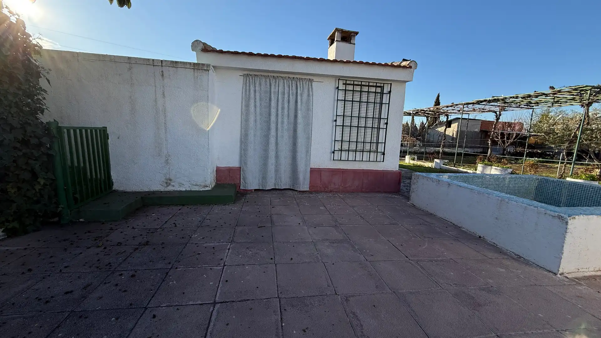 Vista exterior de Casa o xalet en venda en Barrax amb Calefacció, Piscina i Moblat