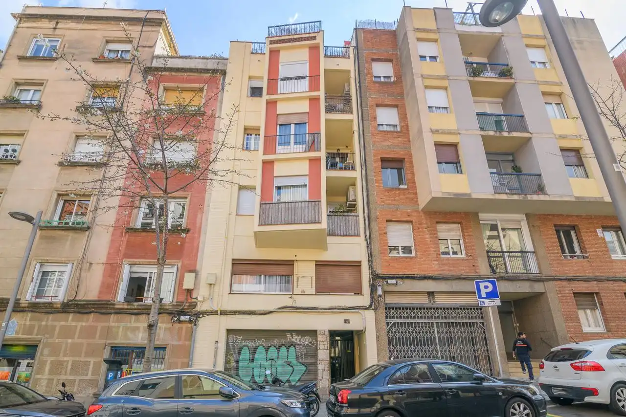 Vista exterior de Piso en venta en Barcelona