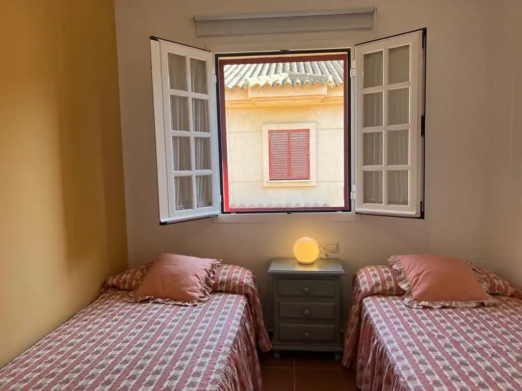 Habitación de Apartamento de alquiler en Rota con Jardín privado, Terraza y Amueblado