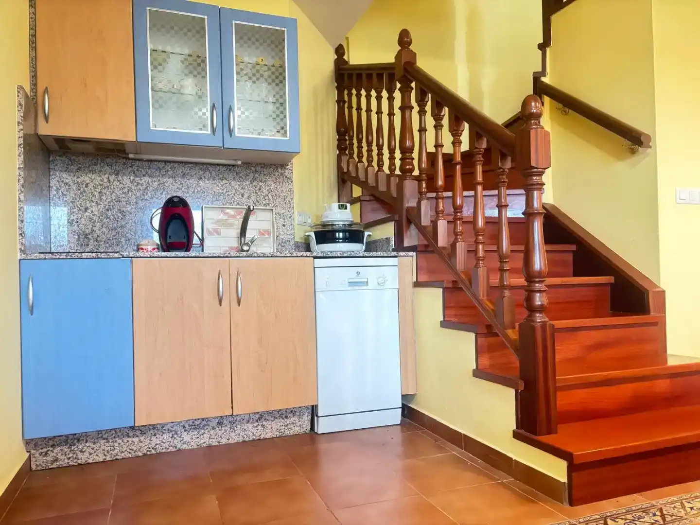 Cuina de Casa o xalet de lloguer en Cangas  amb Jardí privat, Parquet i Moblat