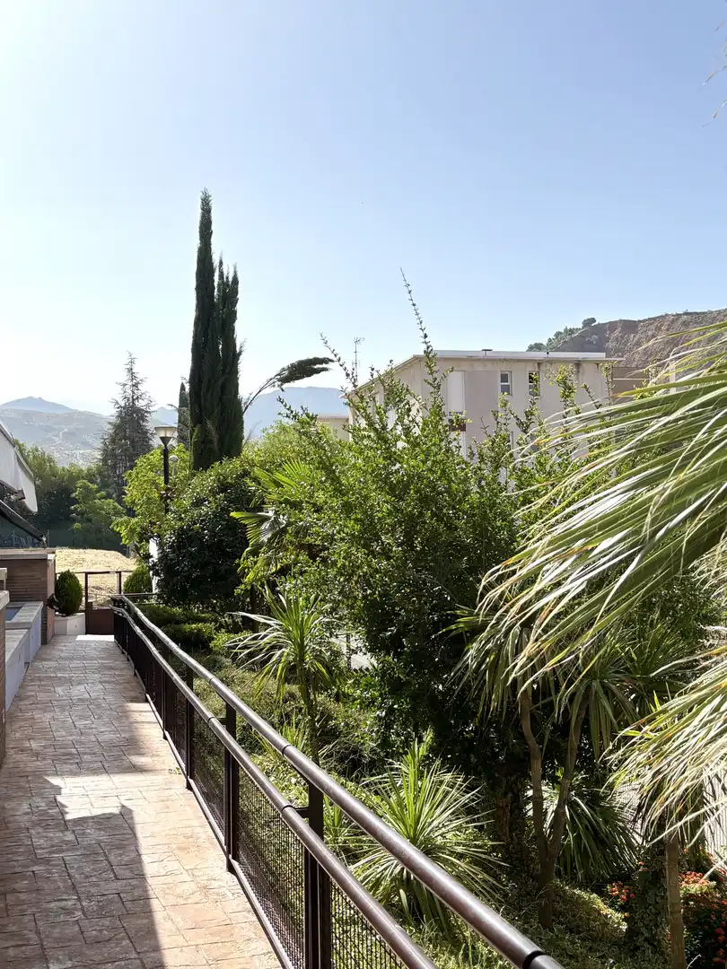 Vista exterior de Piso en venta en  Granada Capital con Aire acondicionado, Terraza y Piscina