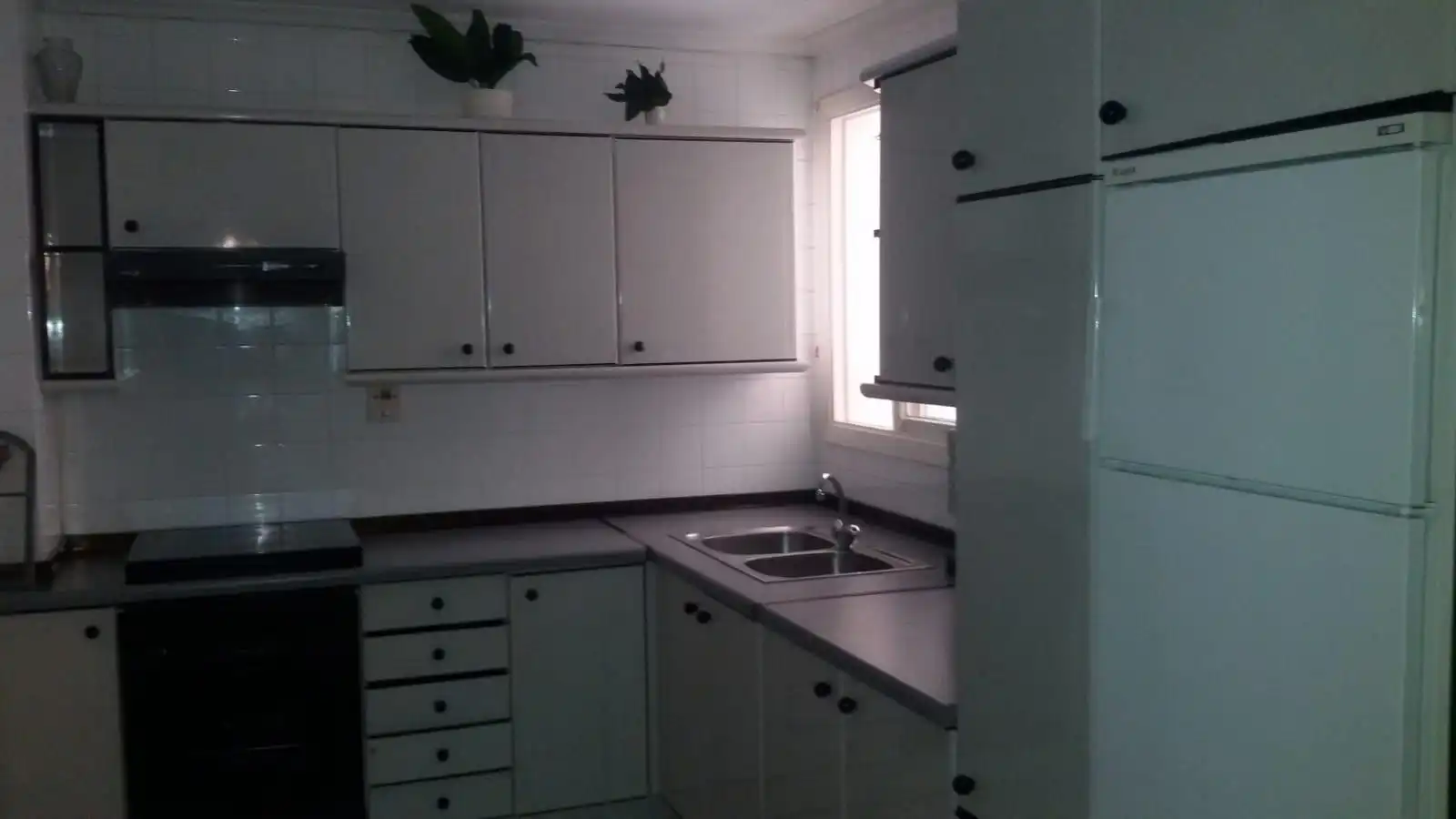 Cuina de Pis en venda en Vigo  amb Calefacció, Terrassa i Moblat