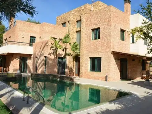 Chalet con piscina en venta en Altorreal - El Chorrico
