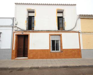 Exterior view of House or chalet for sale in Puebla de la Calzada  with Storage room and Balcony
