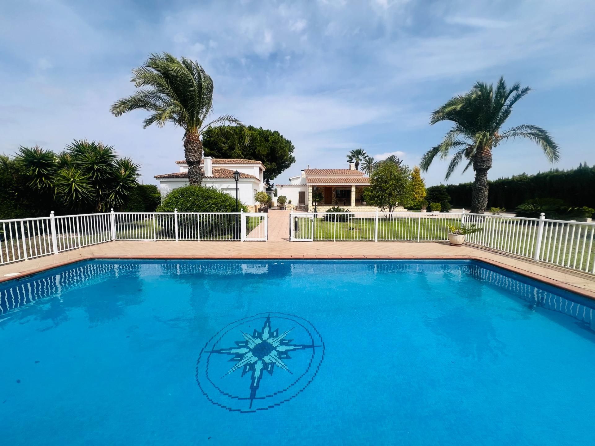 Piscina de Casa o xalet en venda en Elche / Elx amb Jardí privat, Terrassa i Traster