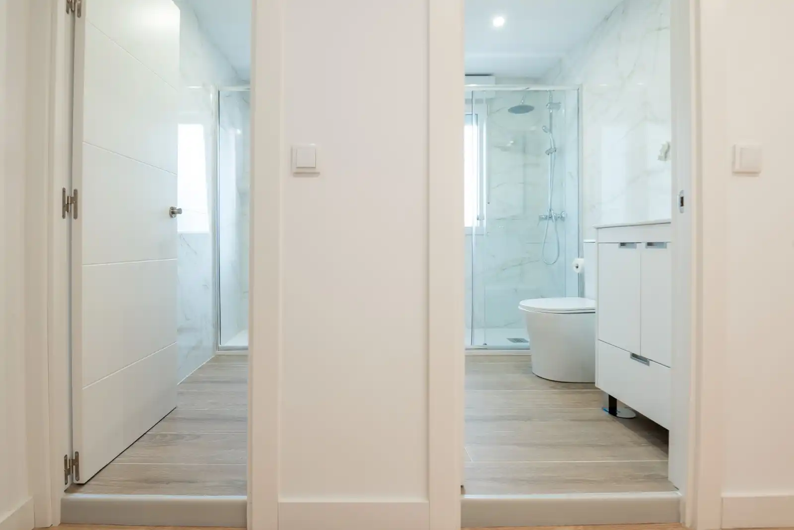 Bathroom of Flat for rent in Gijón   with Air Conditioner, Heating and Parquet flooring