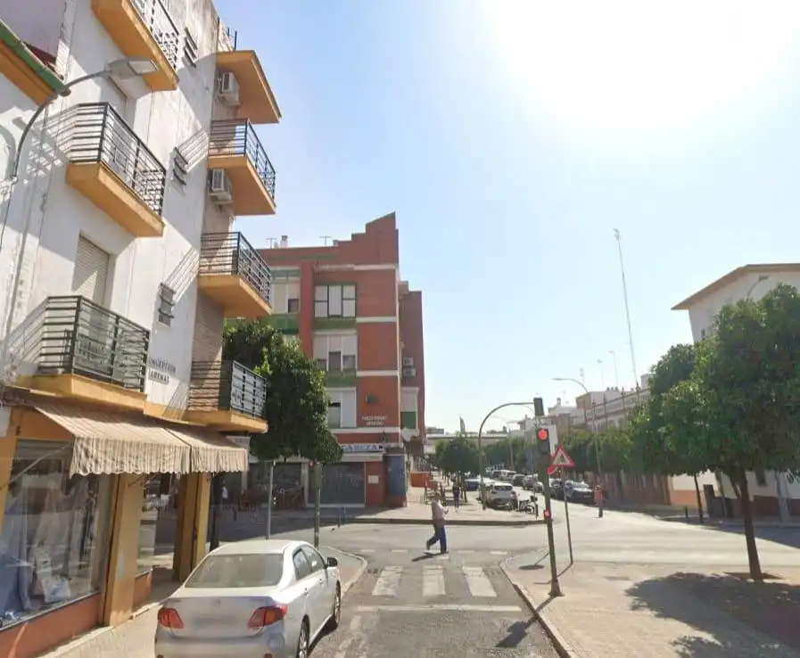 Außenansicht von Erdgeschoss zur Miete in Sevilla mit Möbliert