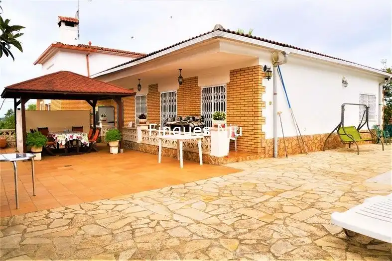 Vista exterior de Casa o xalet en venda en Lloret de Mar amb Calefacció, Jardí privat i Piscina