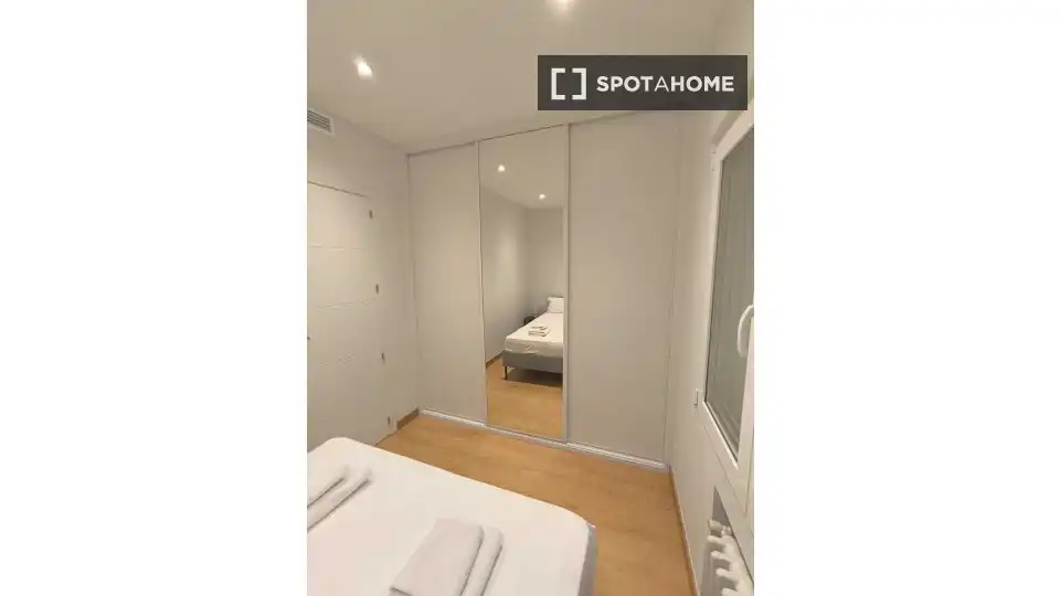 Habitación de Piso para compartir en Madrid con Aire acondicionado, Calefacción y Amueblado