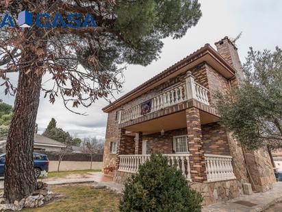 Exterior view of House or chalet for sale in  Madrid Capital  with Heating, Terrace and Storage room