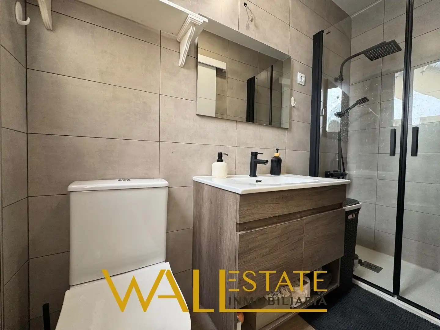 Bathroom of Flat for sale in Madrid  with Heating