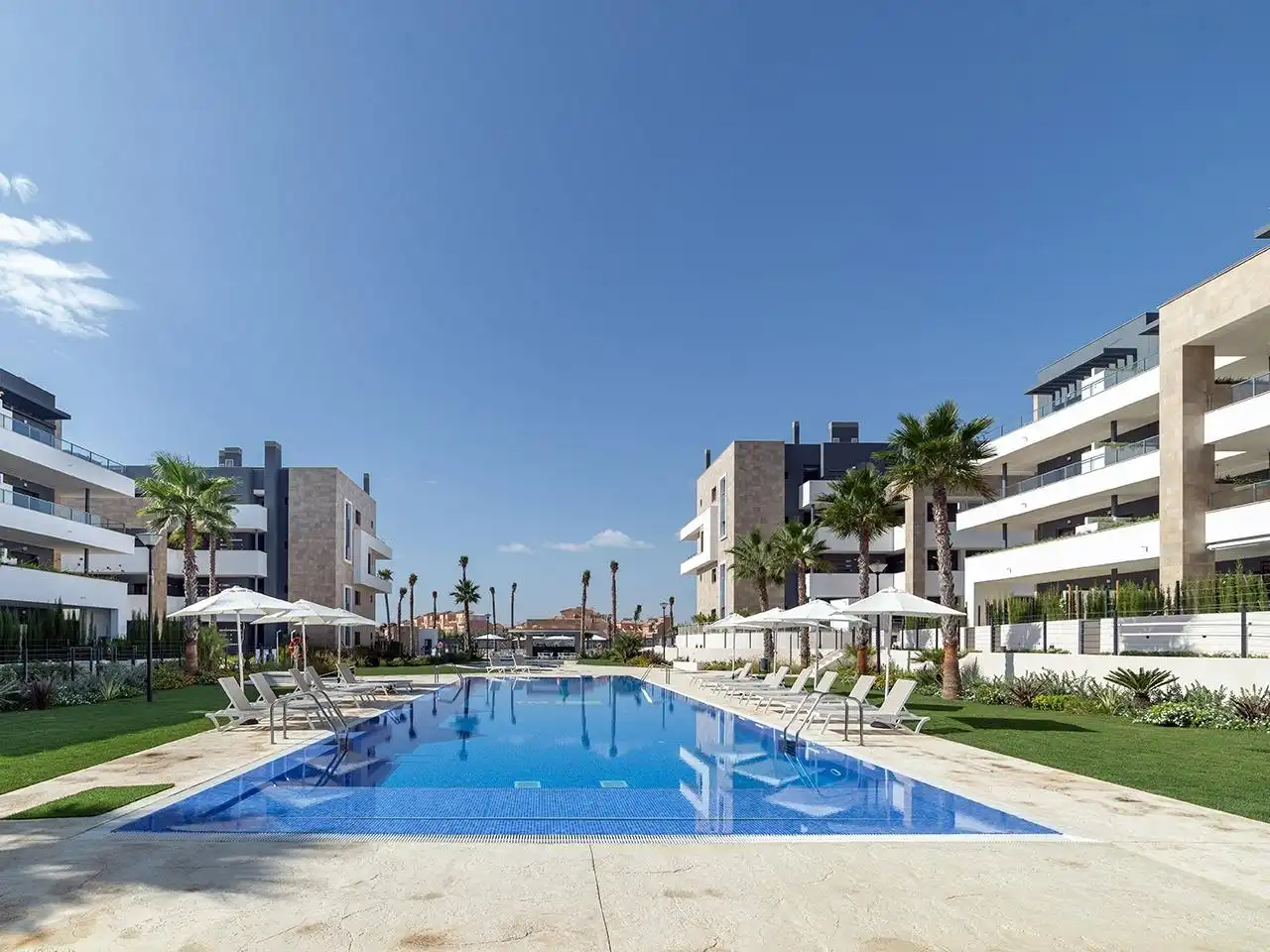 Piscina de Planta baixa en venda en Orihuela amb Aire condicionat, Jardí privat i Terrassa