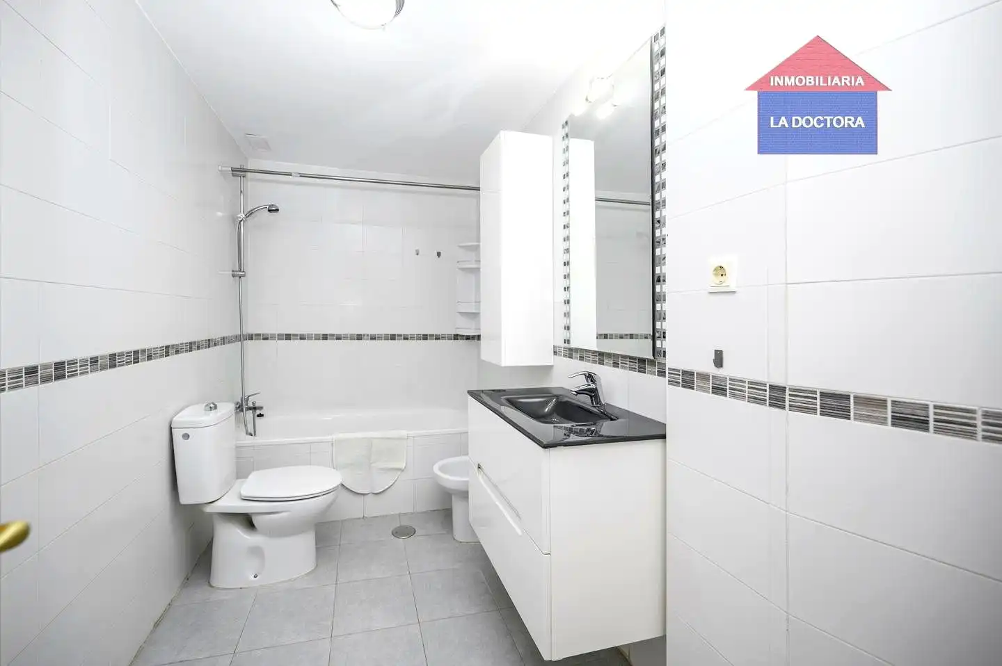 Baño de Piso en venta en Las Ventas de Retamosa con Piscina comunitaria