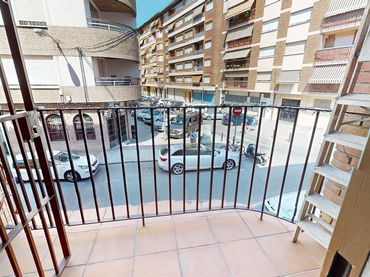 Pis amb balcó en venda a Poniente-Sur