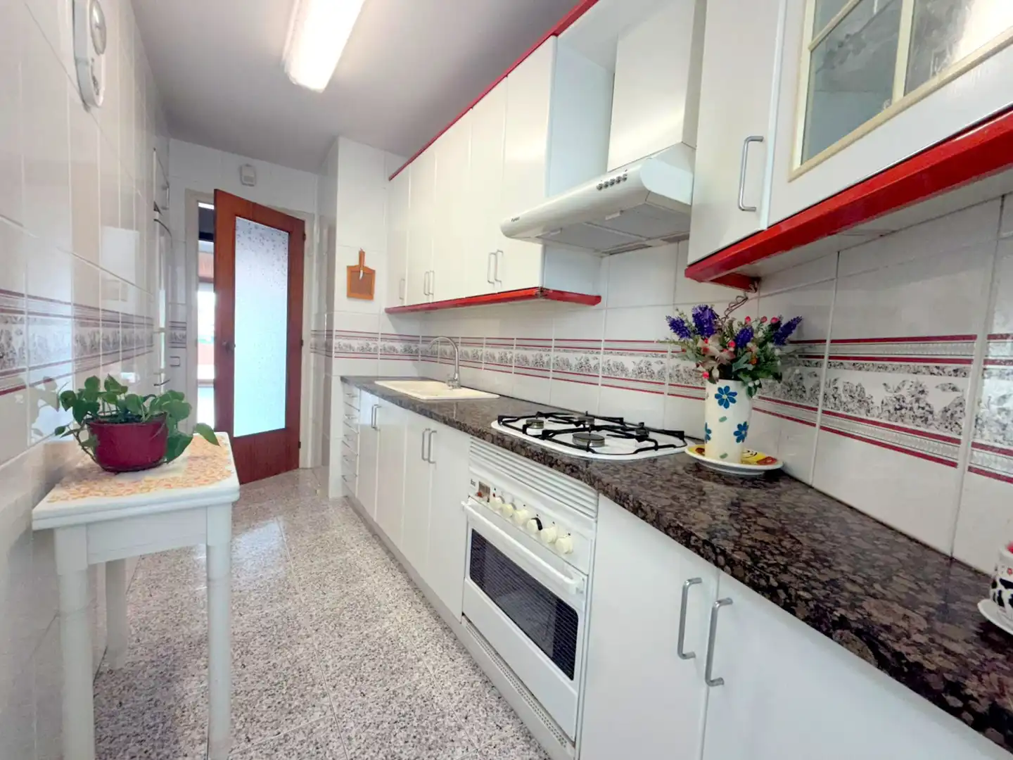 Cocina de Ático en venta en L'Hospitalet de Llobregat con Calefacción, Terraza y Horno