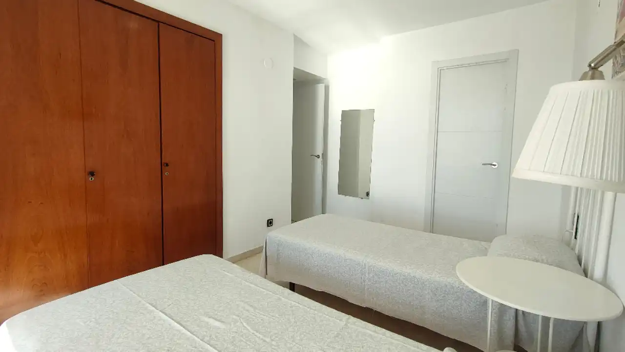 Habitación de Apartamento en venta en Benidorm con Aire acondicionado, Amueblado y Piscina comunitaria