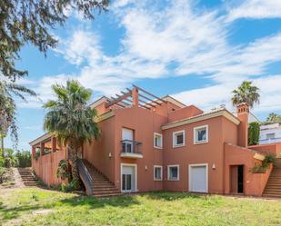 Vista exterior de Casa o xalet en venda en Sotogrande amb Aire condicionat, Jardí privat i Terrassa
