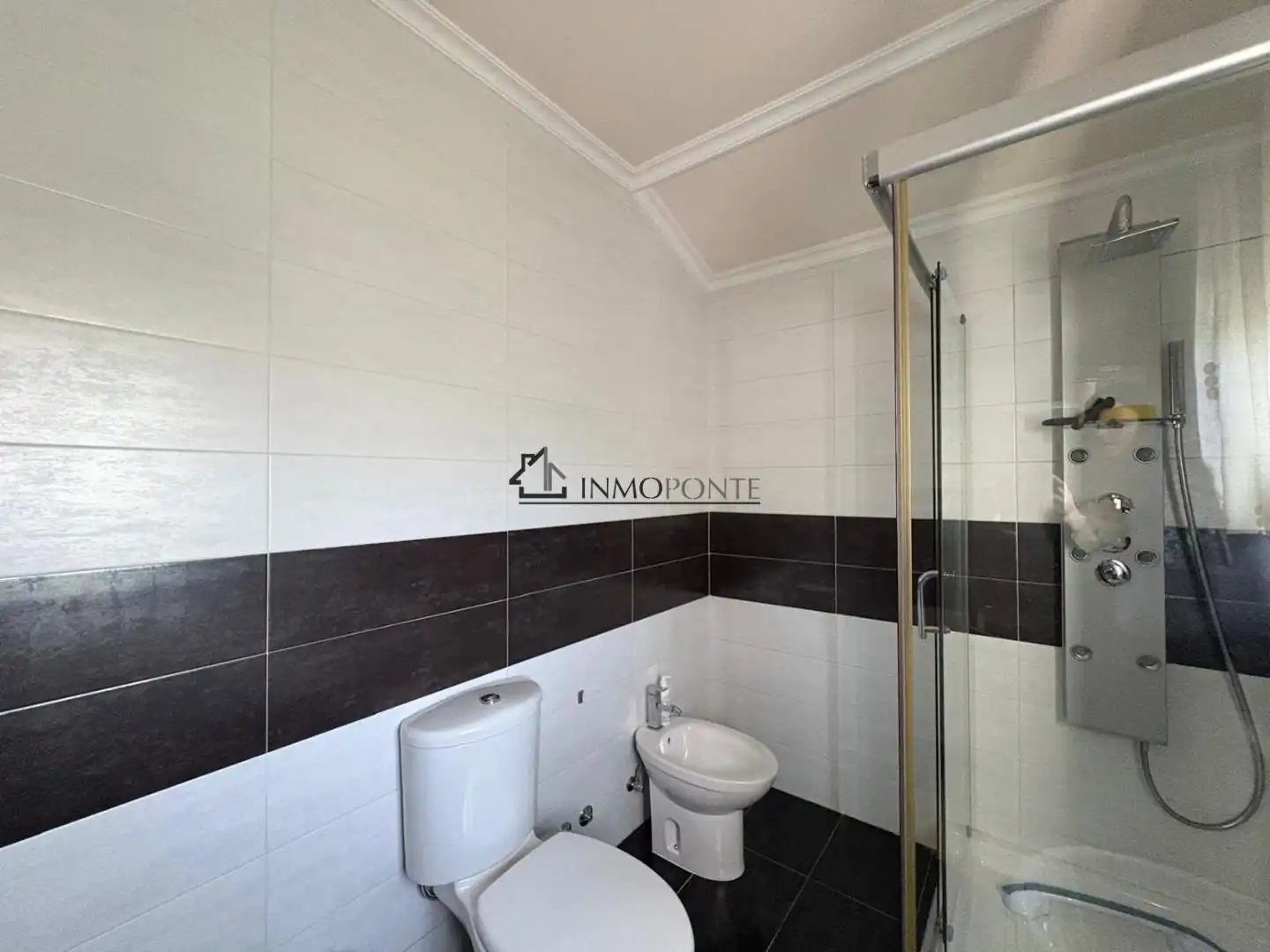Baño de Casa adosada en venta en Soutomaior con Calefacción, Jardín privado y Terraza
