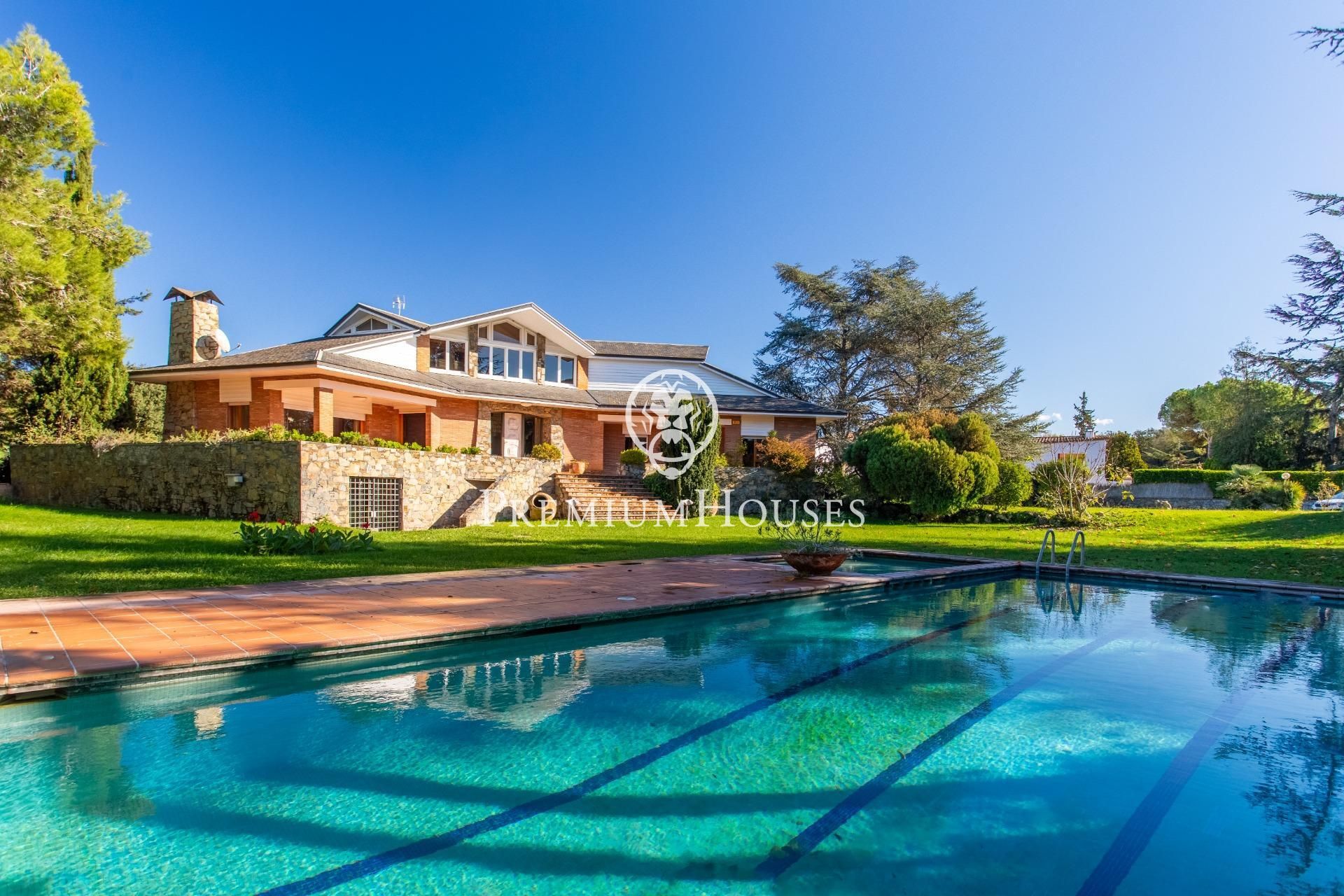 Vista exterior de Casa o chalet en venta en Montornès del Vallès con Calefacción, Jardín privado y Parquet