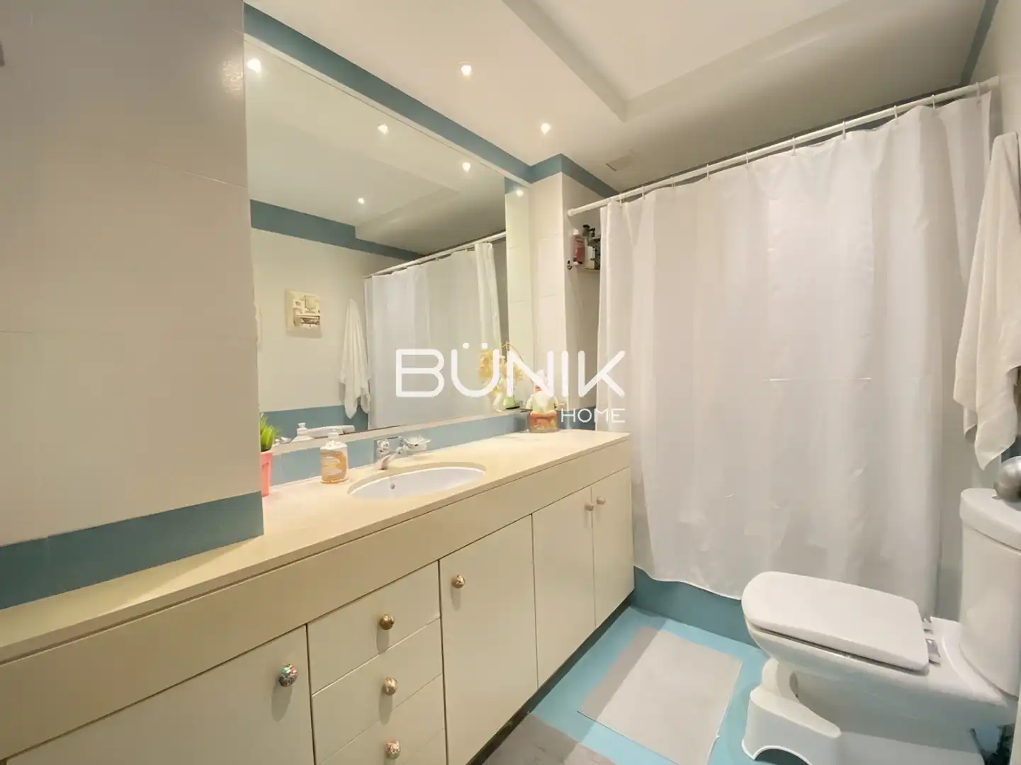Baño de Piso de alquiler en Barcelona con Parquet, Terraza y Trastero
