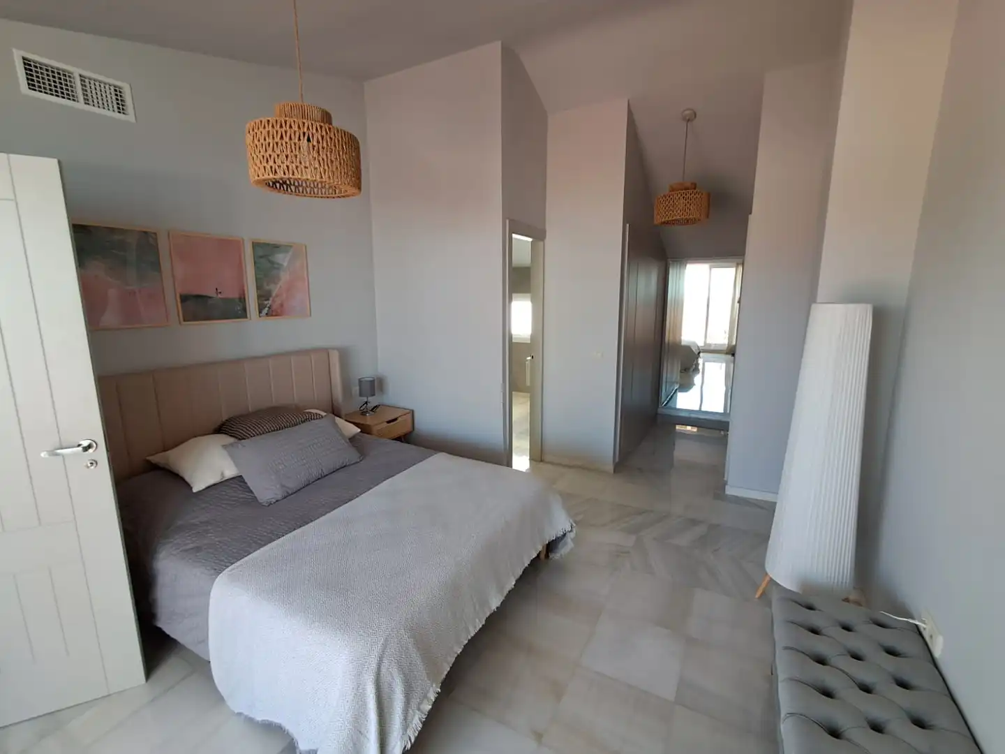 Dormitori de Casa adosada en venda en Estepona amb Aire condicionat, Terrassa i Traster
