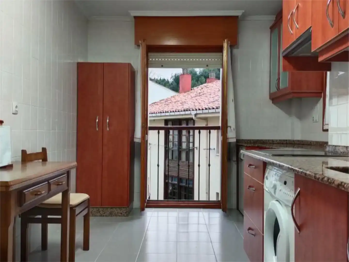 Cuina de Pis en venda en Cudillero amb Parquet, Traster i Moblat