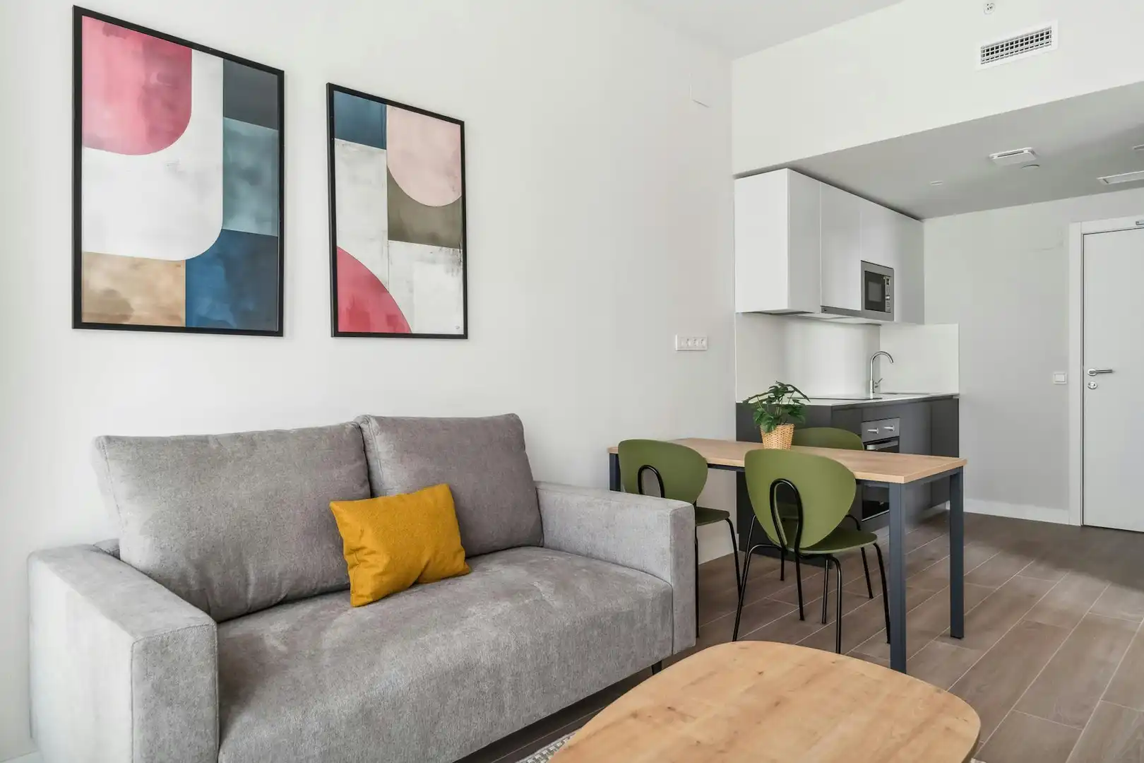 Wohnzimmer von Wohnung zur Miete in Madrid mit Klimaanlage, Heizung und Privatgarten