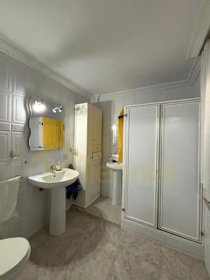 Baño de Piso en venta en Sevilla con Aire acondicionado