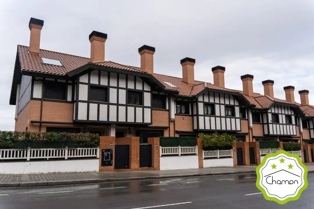 Vista exterior de Casa adosada en venta en Bilbao  con Calefacción, Jardín privado y Terraza