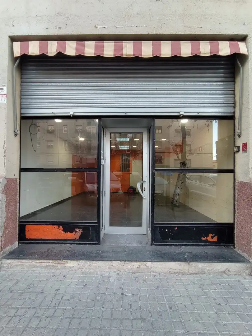 Vista exterior de Local en venta en Sabadell con Aire acondicionado